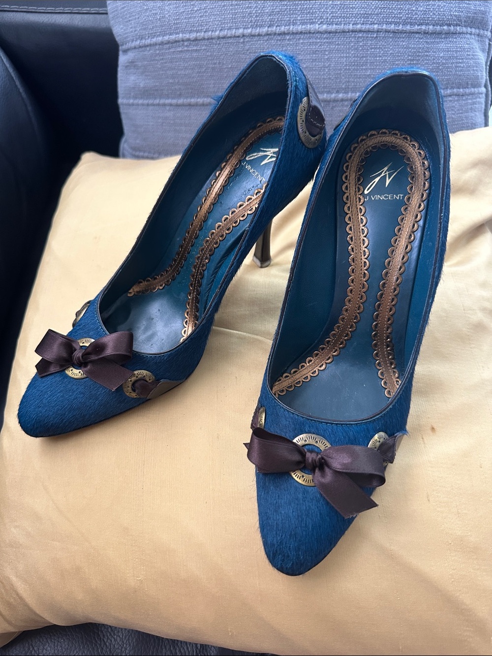 Teal Bow Pointed-Toe Heels